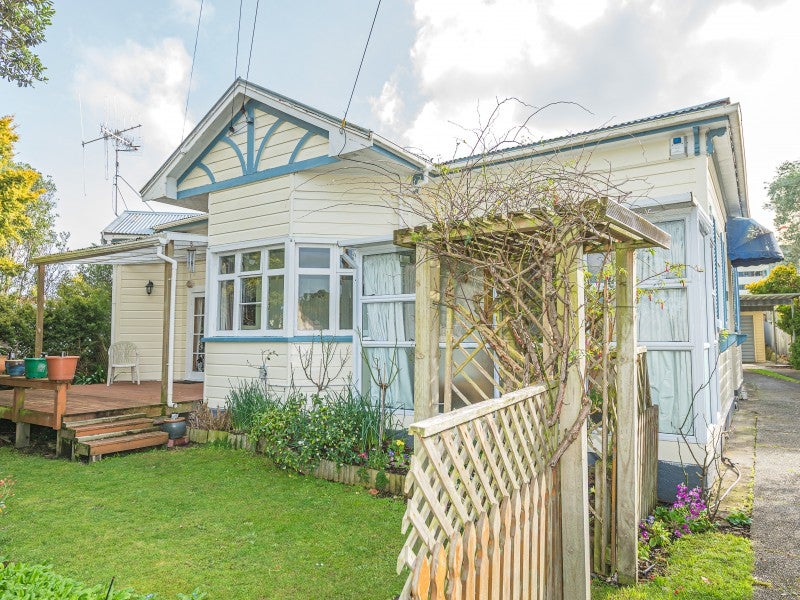 13 Mason Terrace, Gonville, Whanganui - Carousel 1