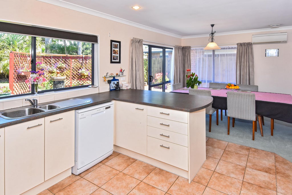 53 Bellville Drive, Clendon Park, Auckland - Carousel 13