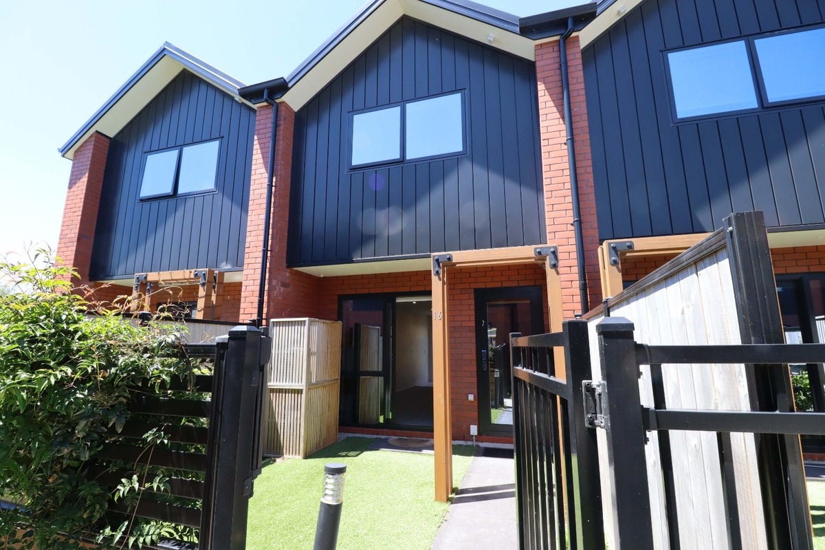 7/16 Biddle Crescent, Taita, Lower Hutt - Carousel 1