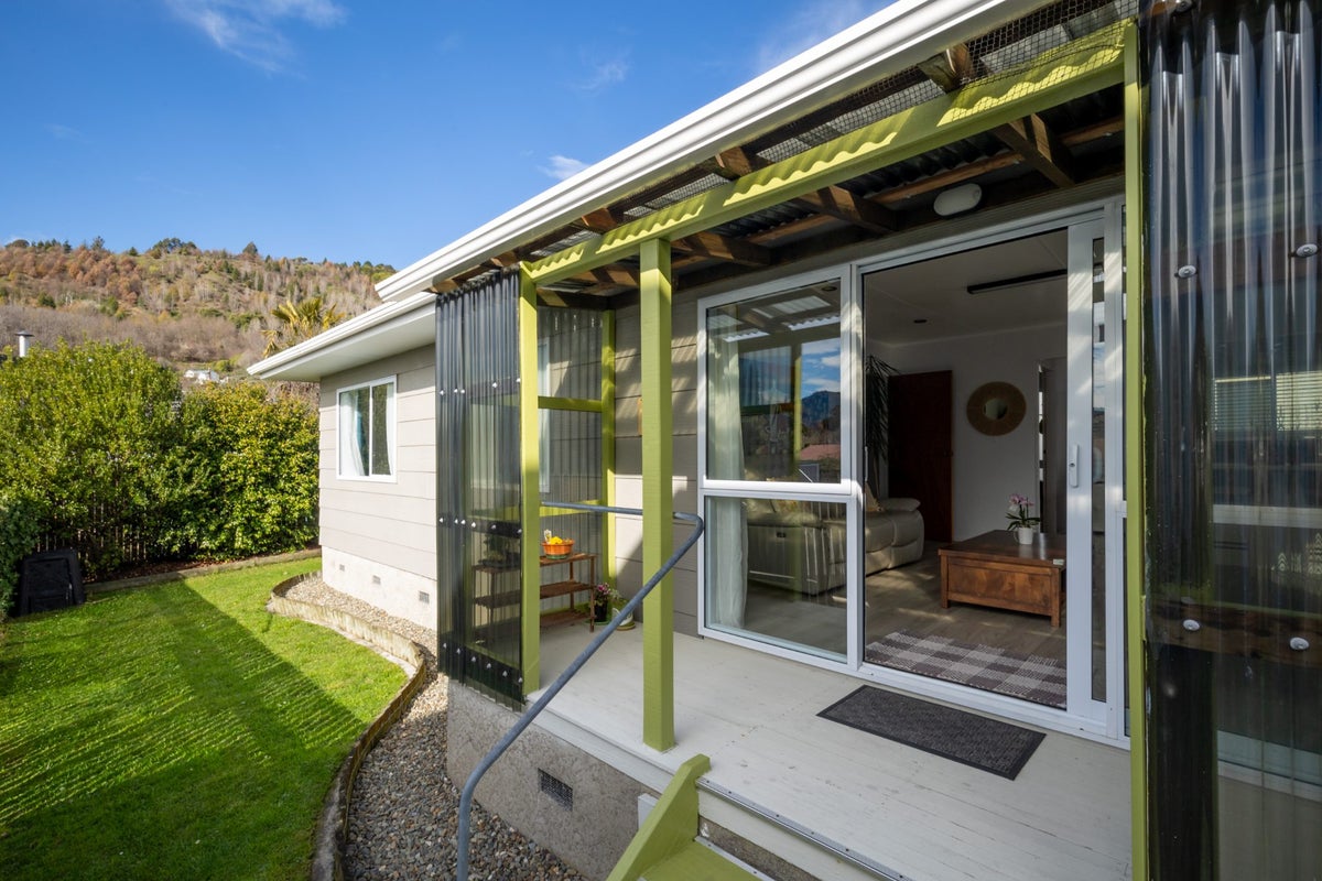 2/25A Waimea Road, Nelson South, Nelson - Carousel 1
