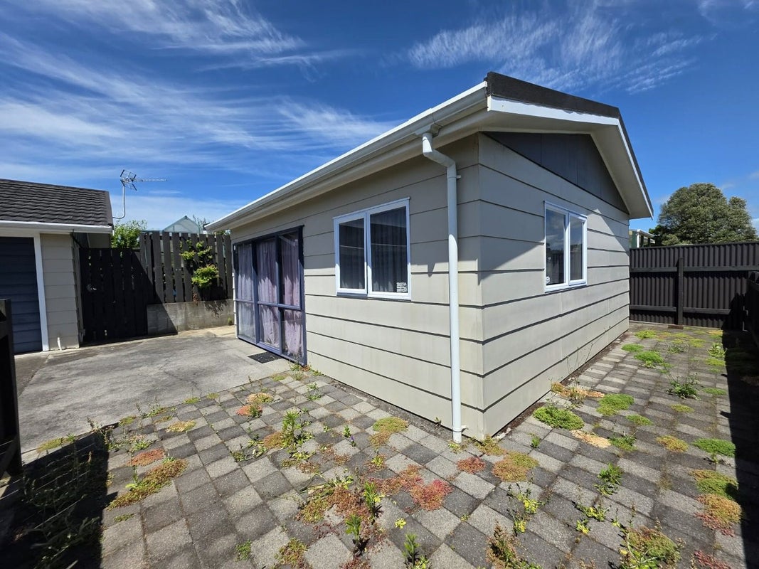 2 Gardenia Avenue, Bell Block, New Plymouth - Carousel 1