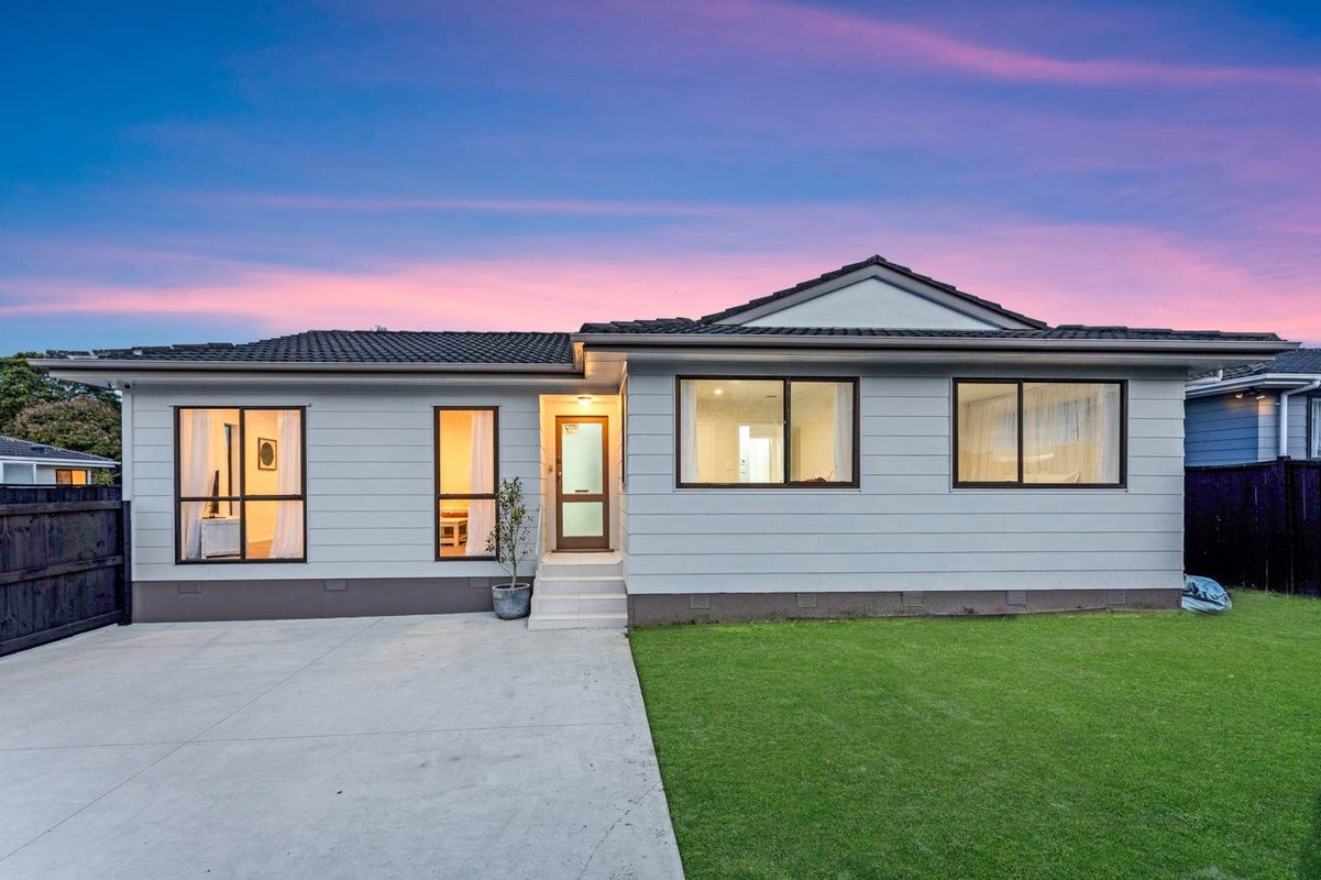 17 Arodella Crescent, Ranui, Auckland - Carousel 1