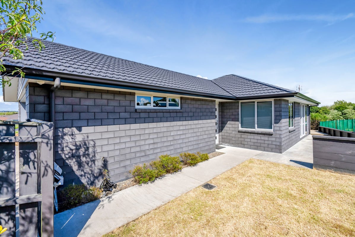 8 Jersey Place, Bell Block, New Plymouth - Carousel 1