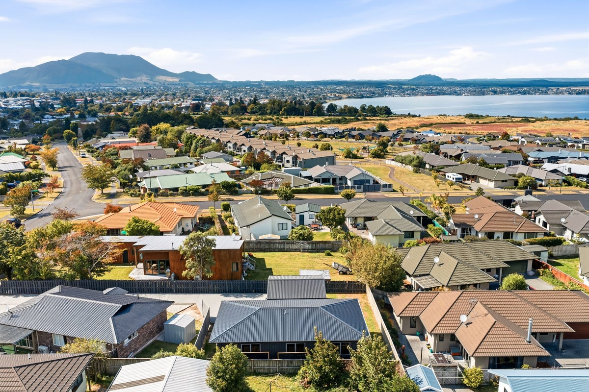 7 Lakewood Drive, Nukuhau, Taupo - Carousel 1
