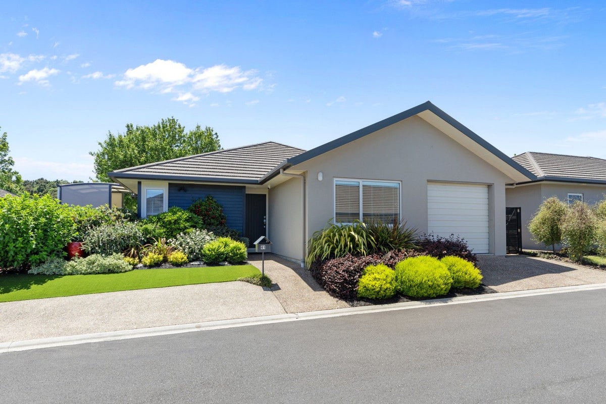 41 Bridgewater Way, Pyes Pa, Tauranga - Carousel 1