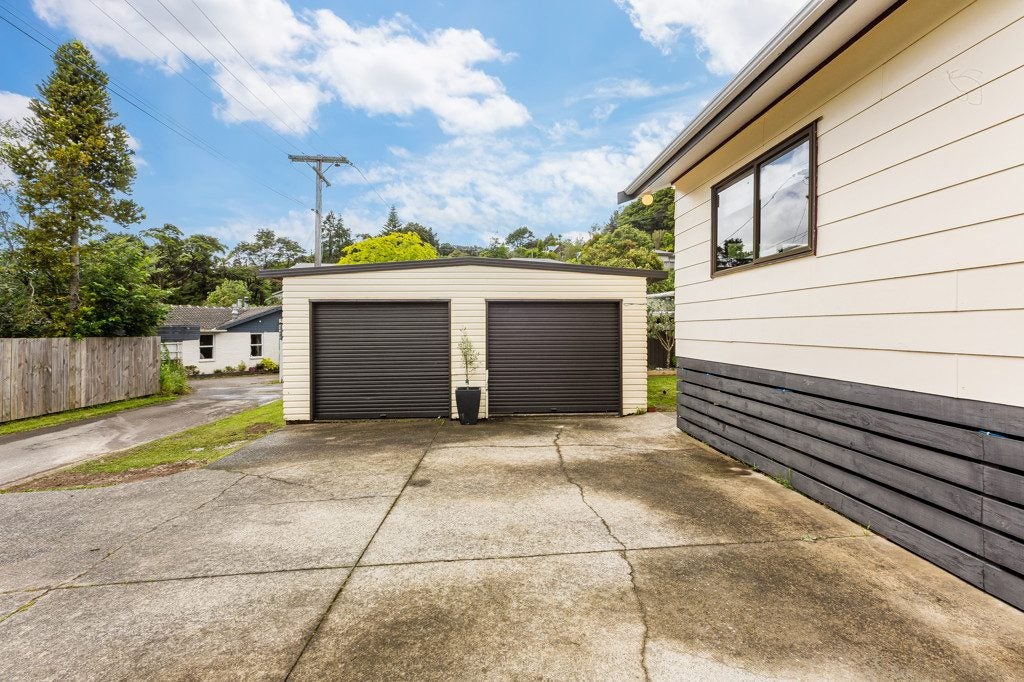 17 Forest Road, Pinehaven, Upper Hutt - Carousel 24