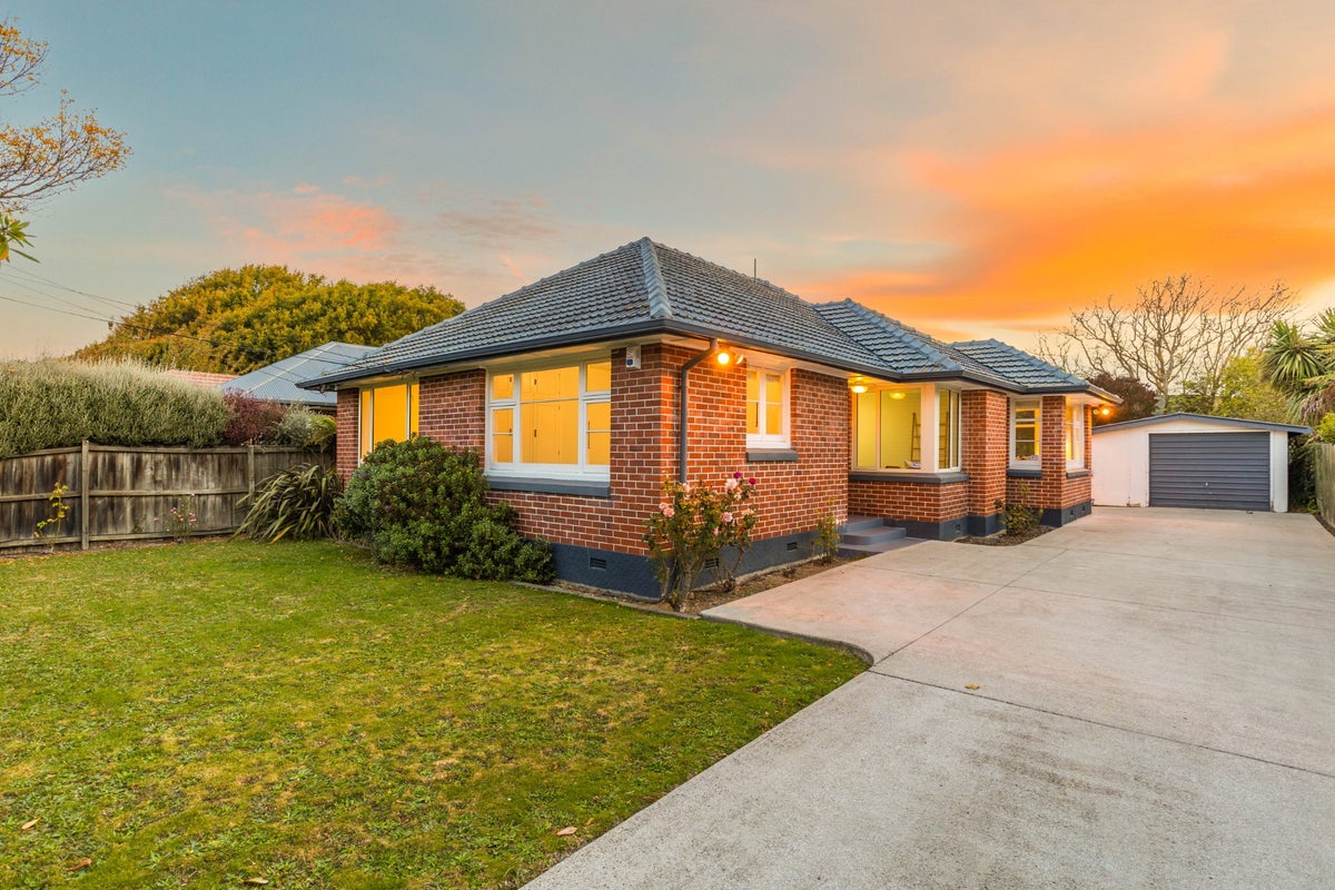 5 Jameson Avenue, St Albans, Christchurch - Carousel 1