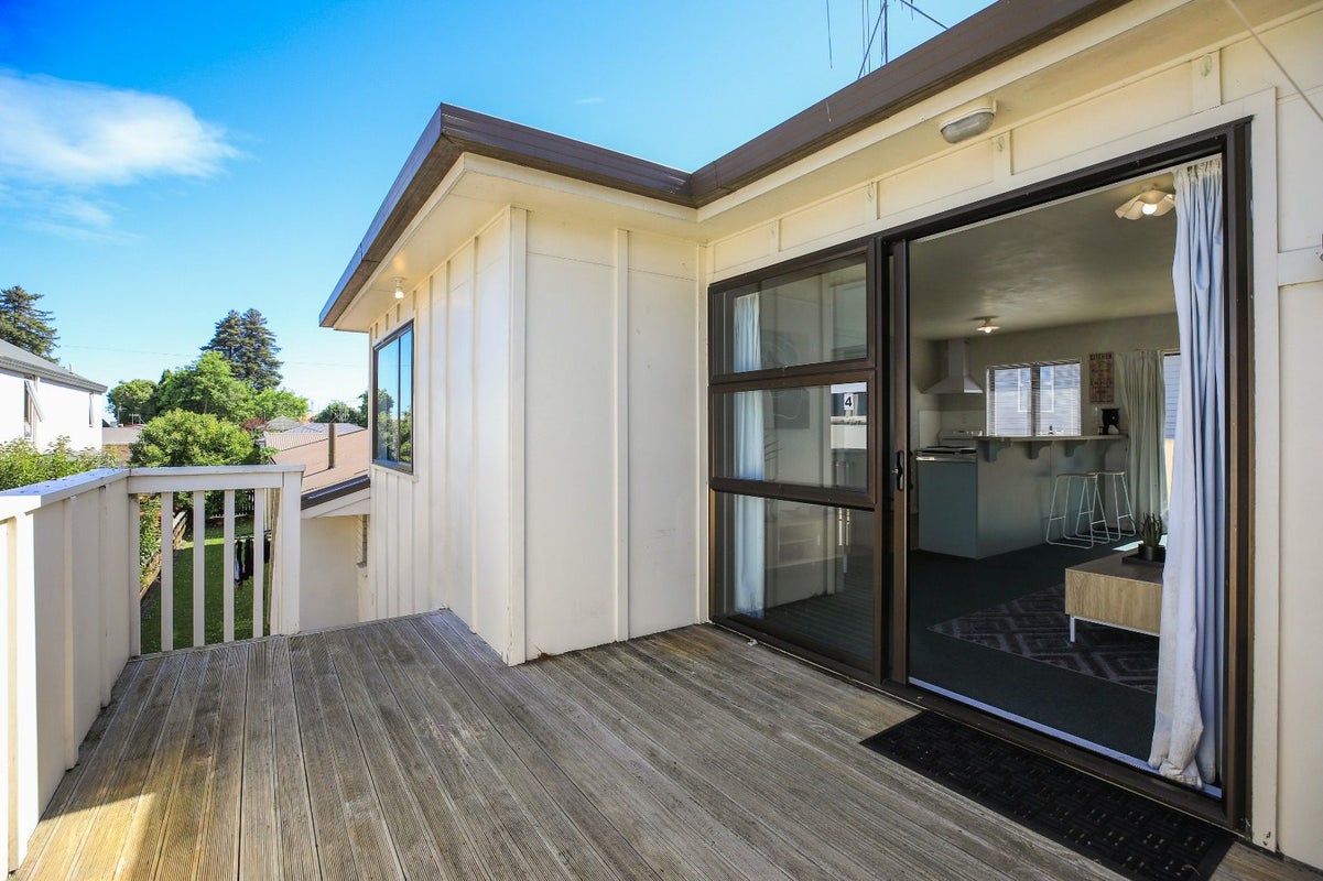 4 Inverness Avenue, Hamilton East, Hamilton - Carousel 1