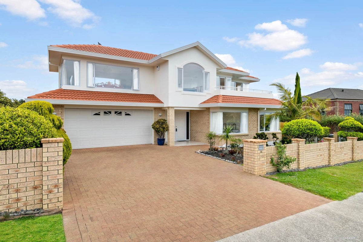 14 Rosetti Rise, West Harbour, Auckland - Carousel 1