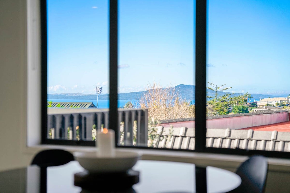 1/29 Aberdeen Road, Castor Bay, North Shore City, Auckland - Carousel 2