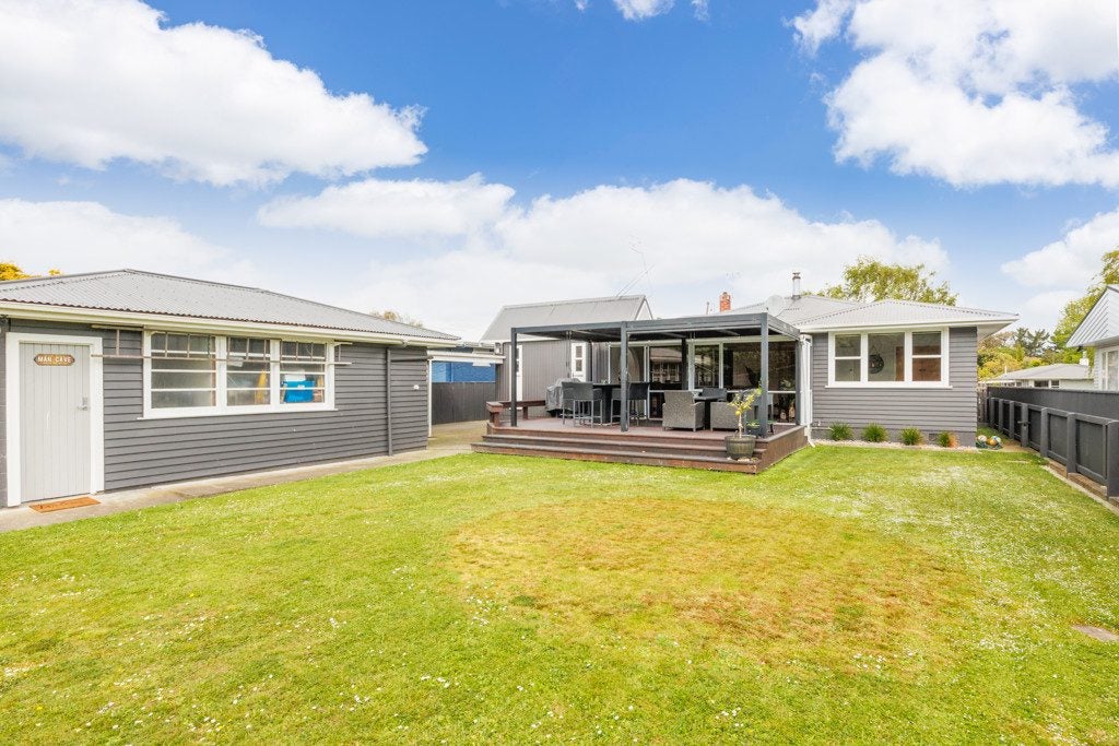 8 Parkland Crescent, Terrace End, Palmerston North - Carousel 1