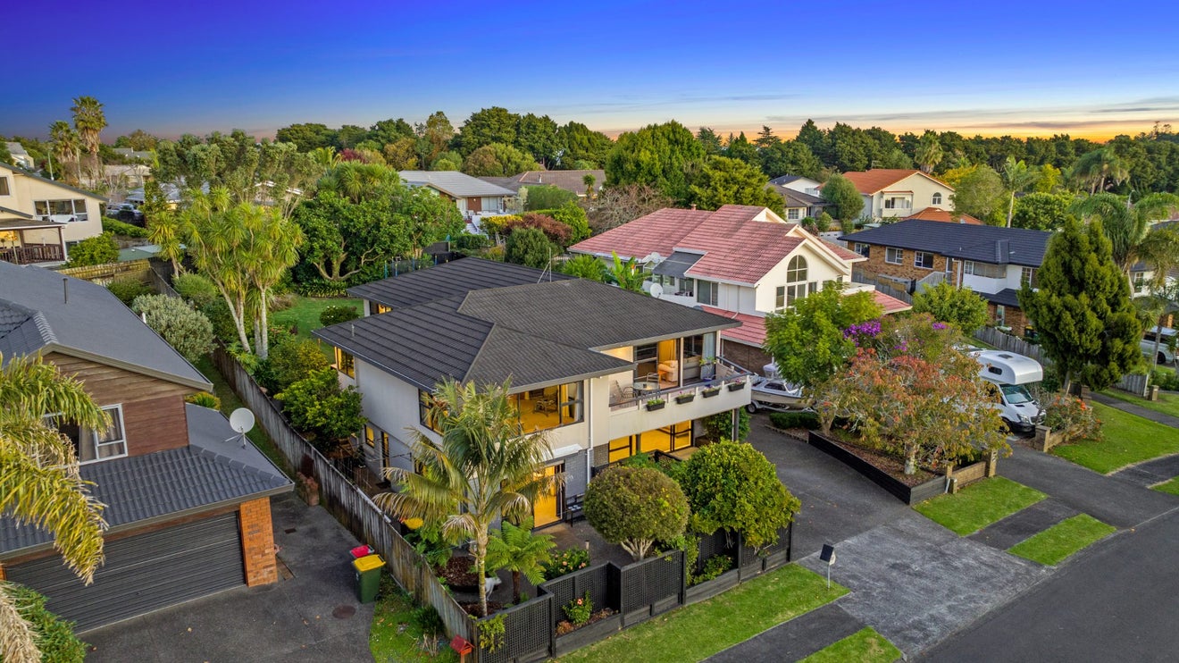 33 Peretao Rise, The Gardens, Auckland - Carousel 1