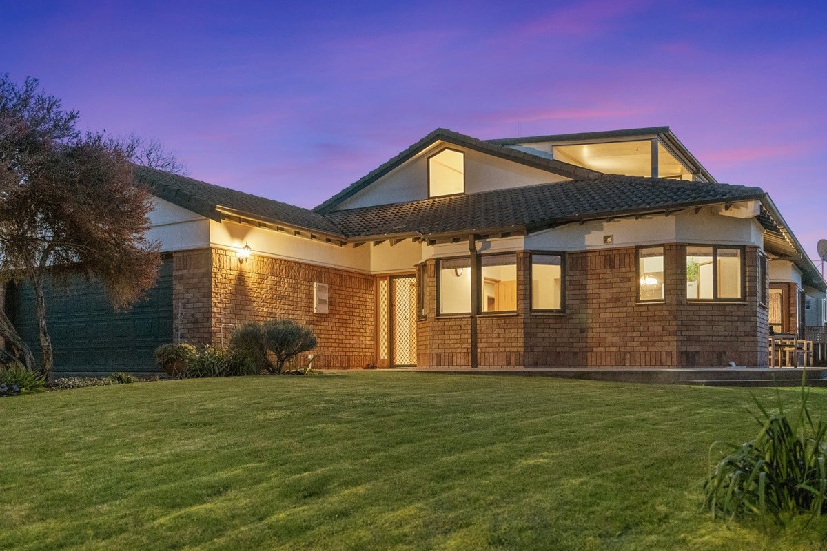 5 Hubert Place, Chartwell, Hamilton - Carousel 1