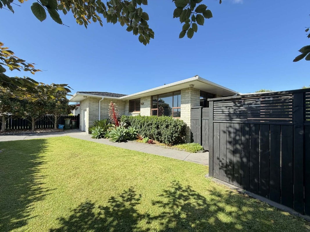 15 Lantana Avenue, Bell Block, New Plymouth - Carousel 1