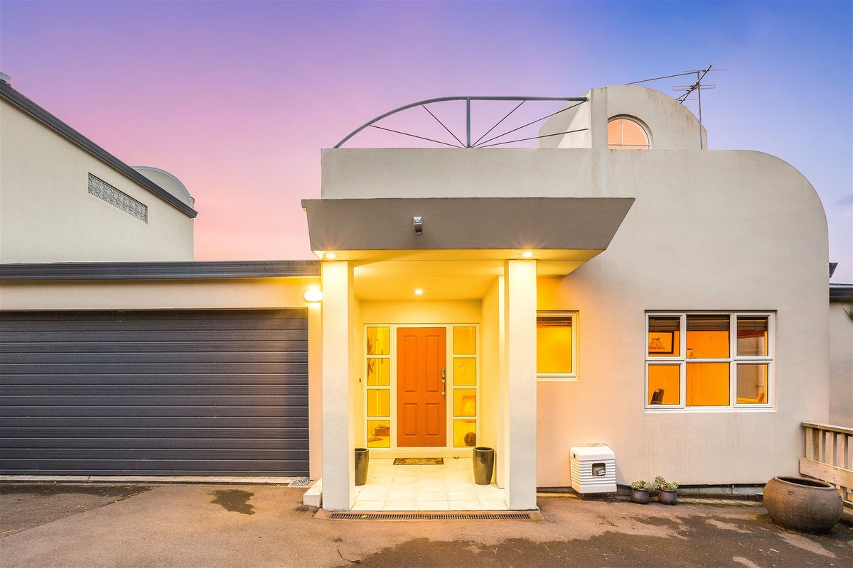 8 Cromarty Place, Papakowhai, Porirua - Carousel 1
