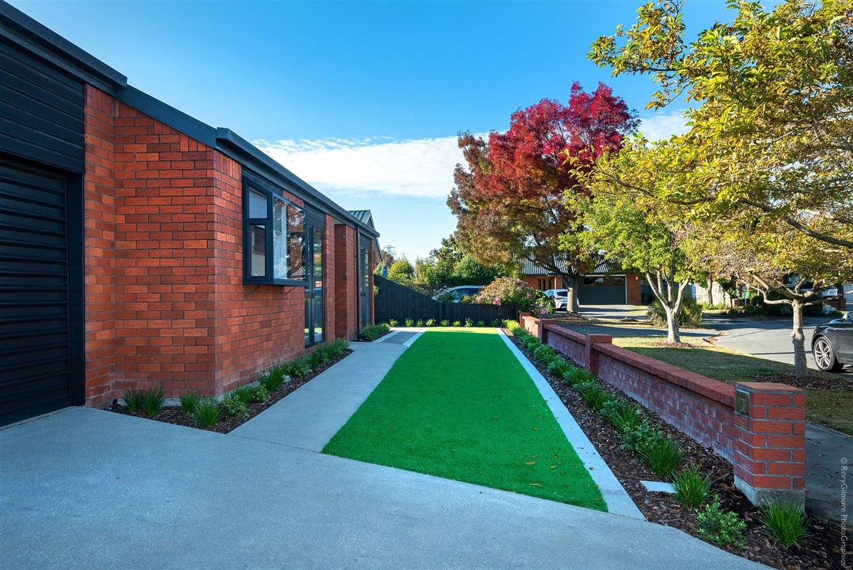 1/9 Claverley Gardens, Avonhead, Christchurch - Carousel 2