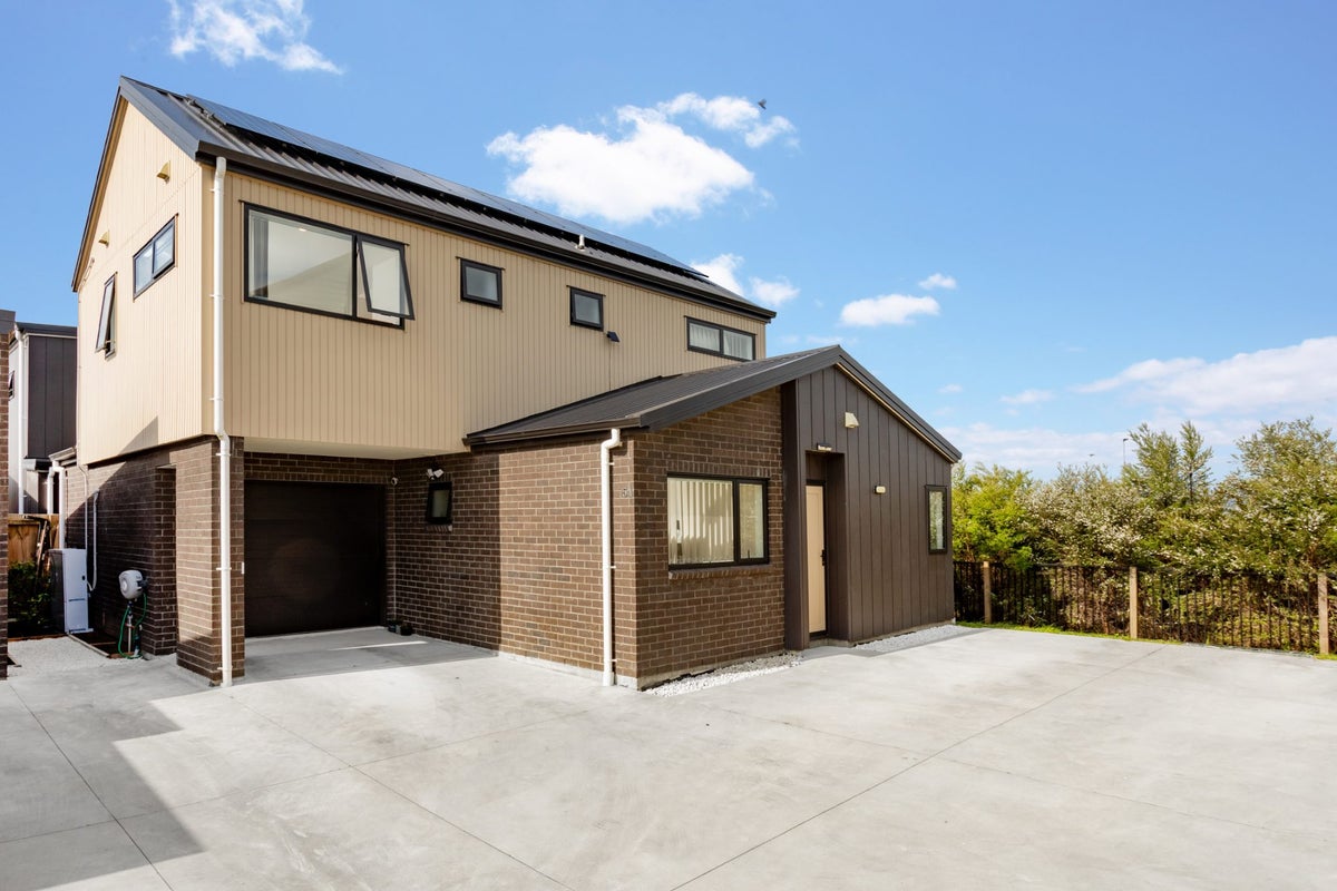 51 Black Beech Crescent, Takanini, Auckland - Carousel 1