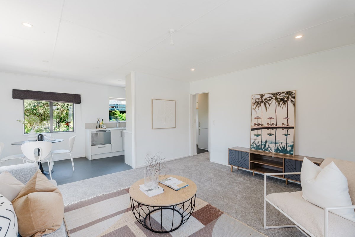 32 Lansdowne Crescent, Glenview, Hamilton - Carousel 2