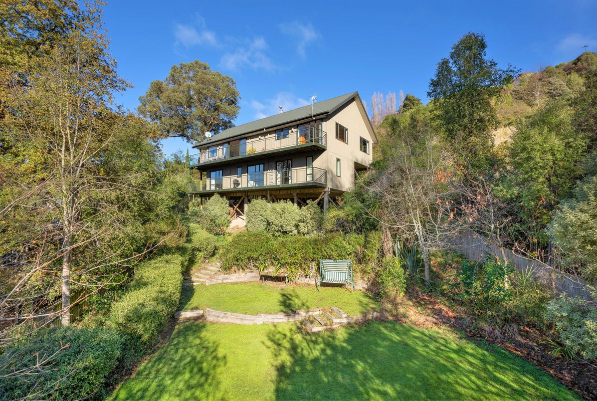 9 Glas Brae, Governors Bay, Lyttelton - Carousel 1