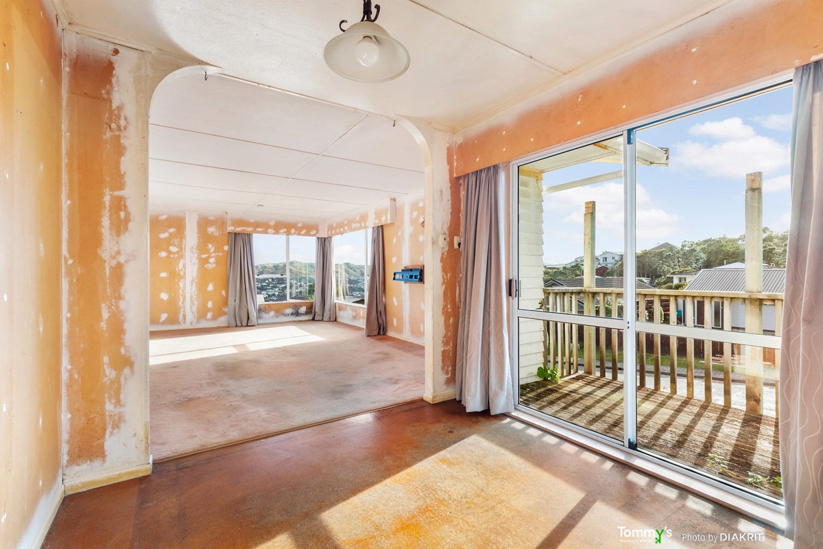 9 Gow Street, Newlands, Wellington - Carousel 2