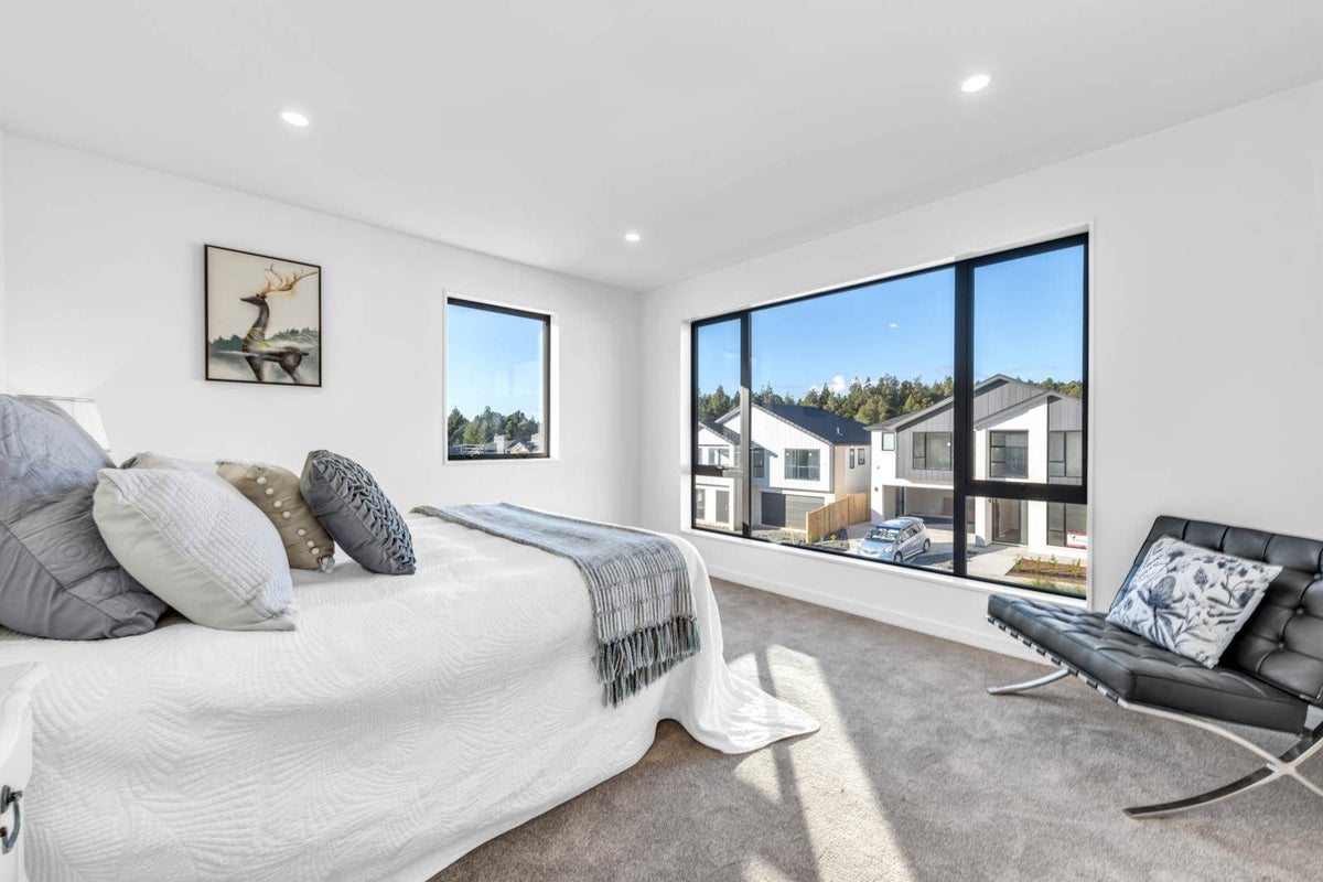 17 Tullymore Drive, Flat Bush, Auckland - Carousel 1