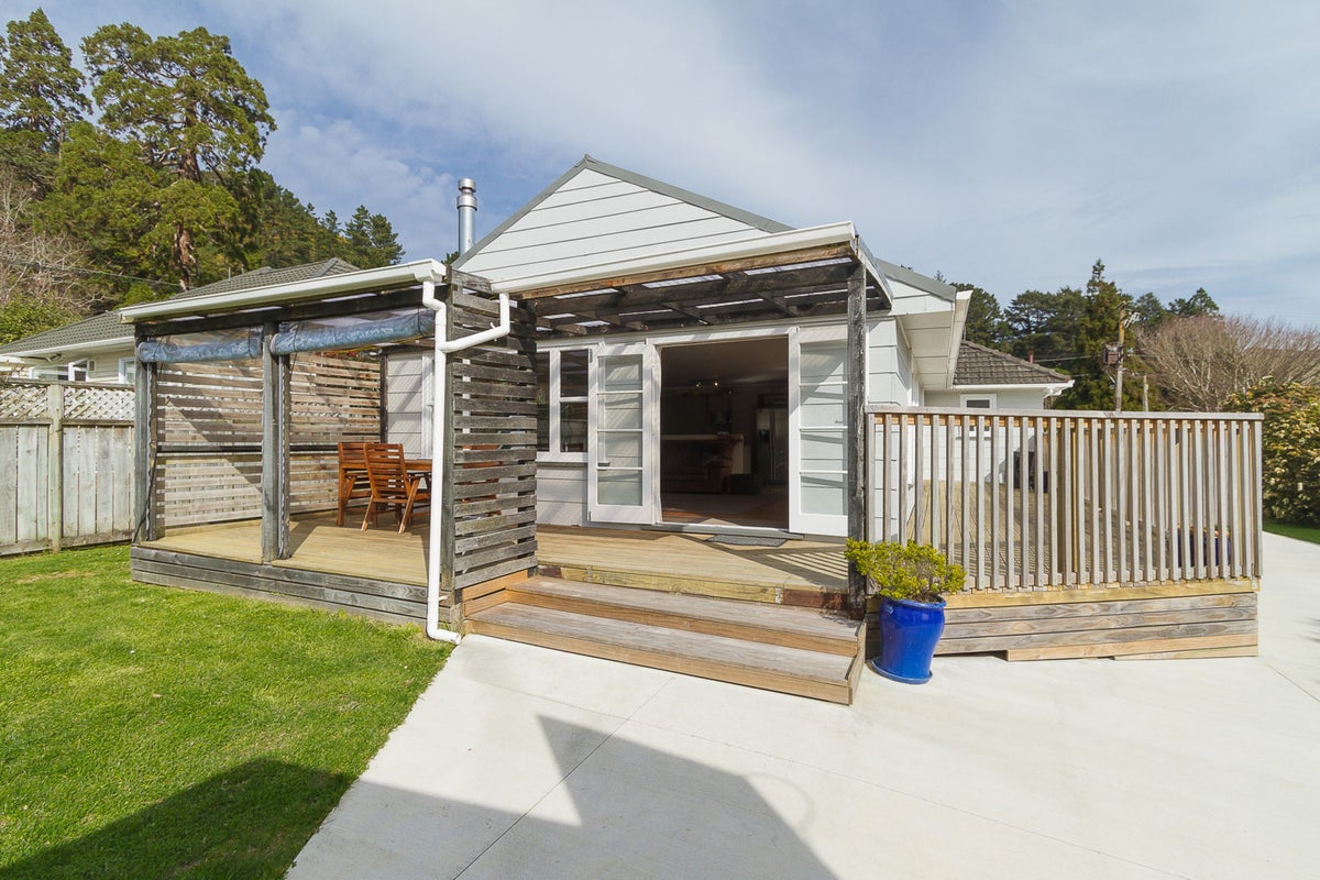 21 Homedale Road, Wainuiomata, Lower Hutt - Carousel 1