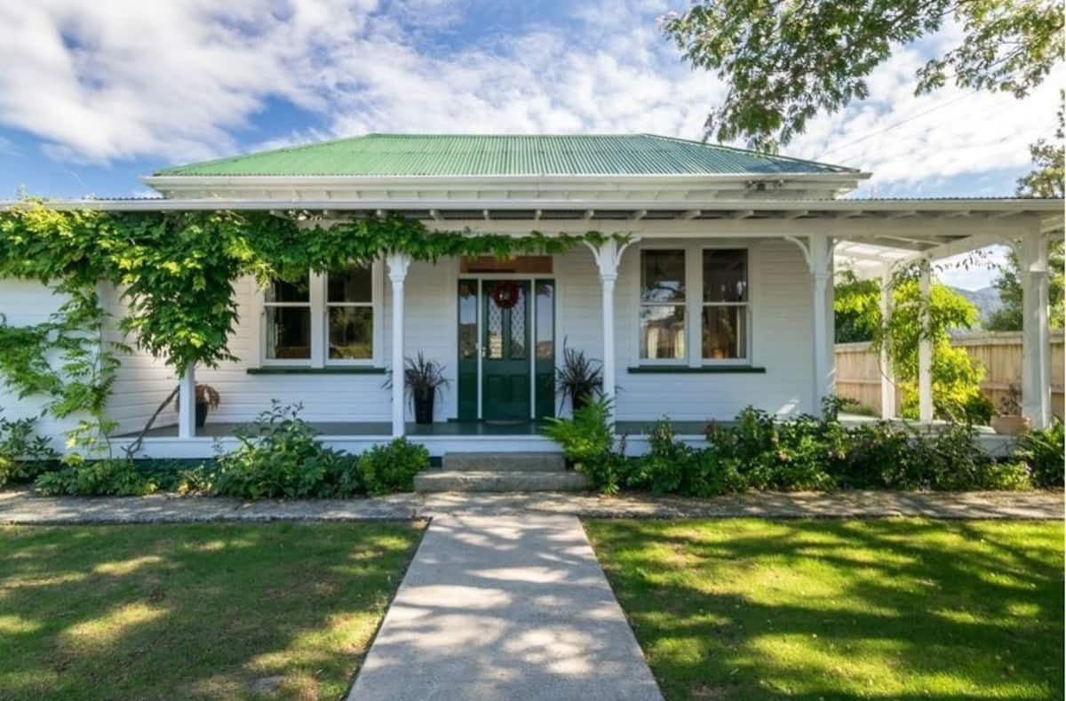 8 Cook Street, Havelock - Carousel 1