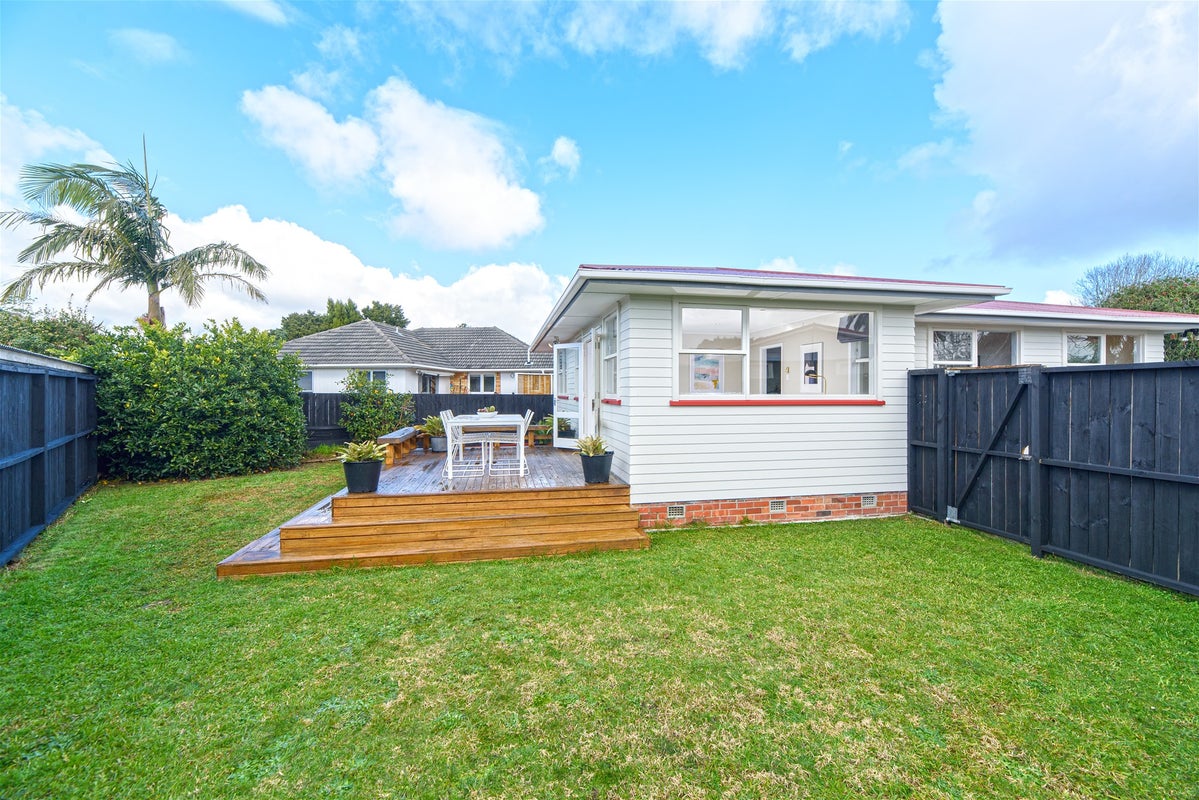 13 Roby Street, Te Atatu Peninsula, Auckland - Carousel 2