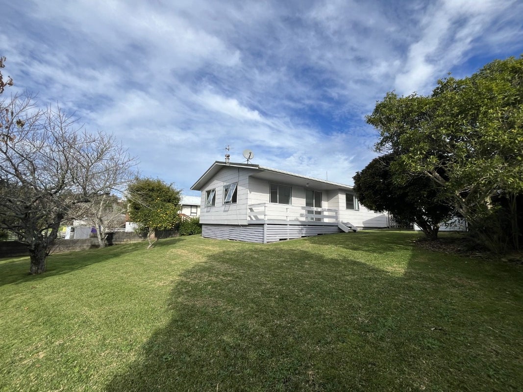 4 Salcombe Terrace, Welbourn, New Plymouth - Carousel 1