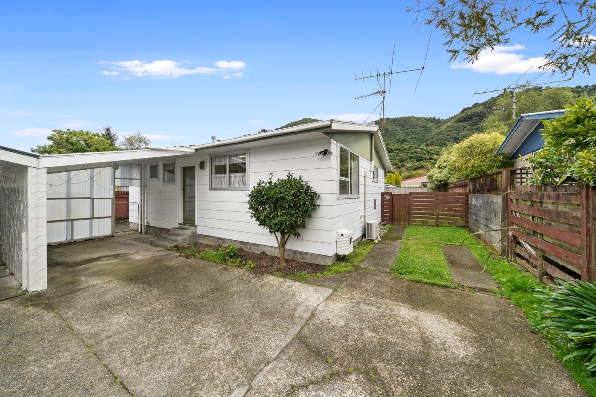 202A California Drive, Totara Park, Upper Hutt - Carousel 12