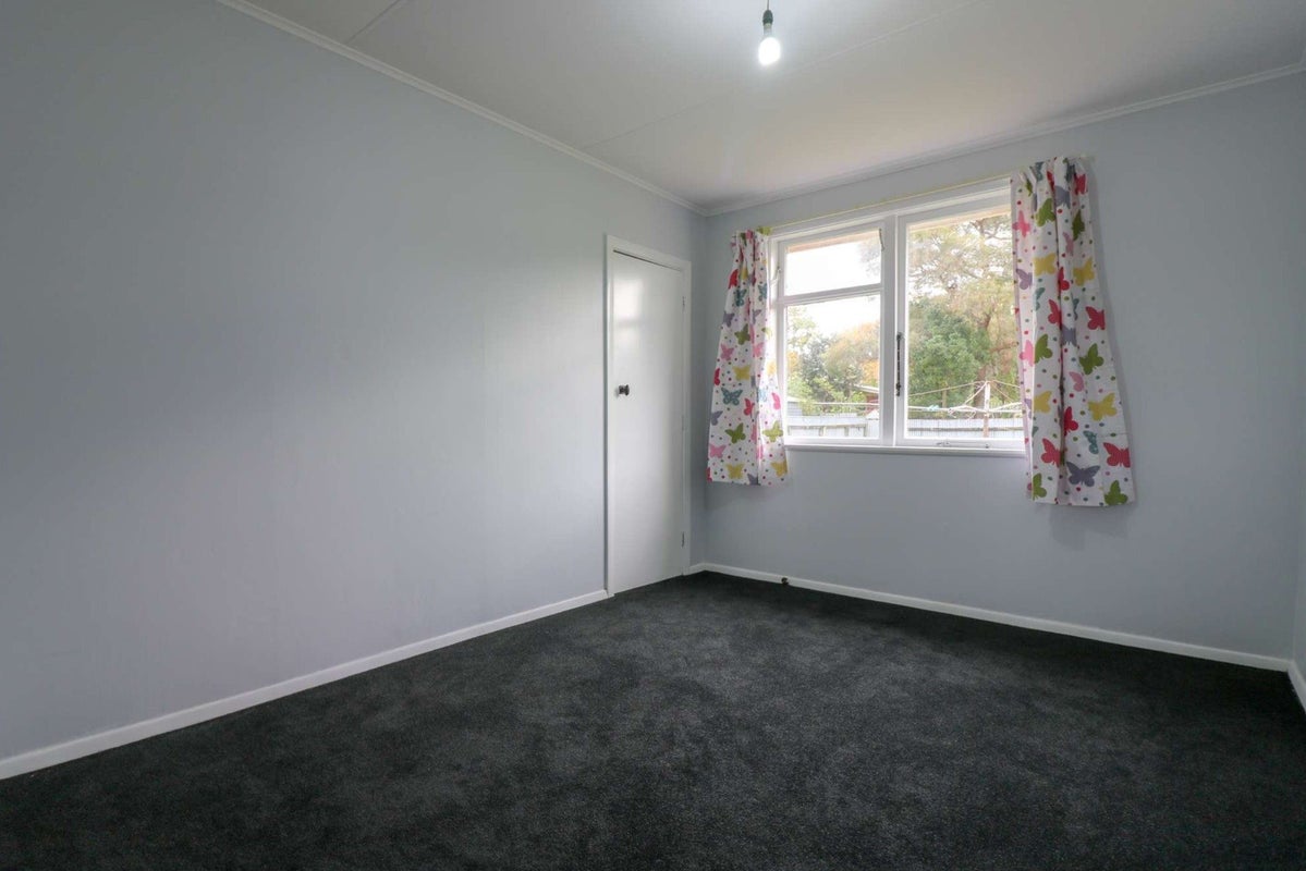 8 Drake Street, Awapuni, Palmerston North - Carousel 2