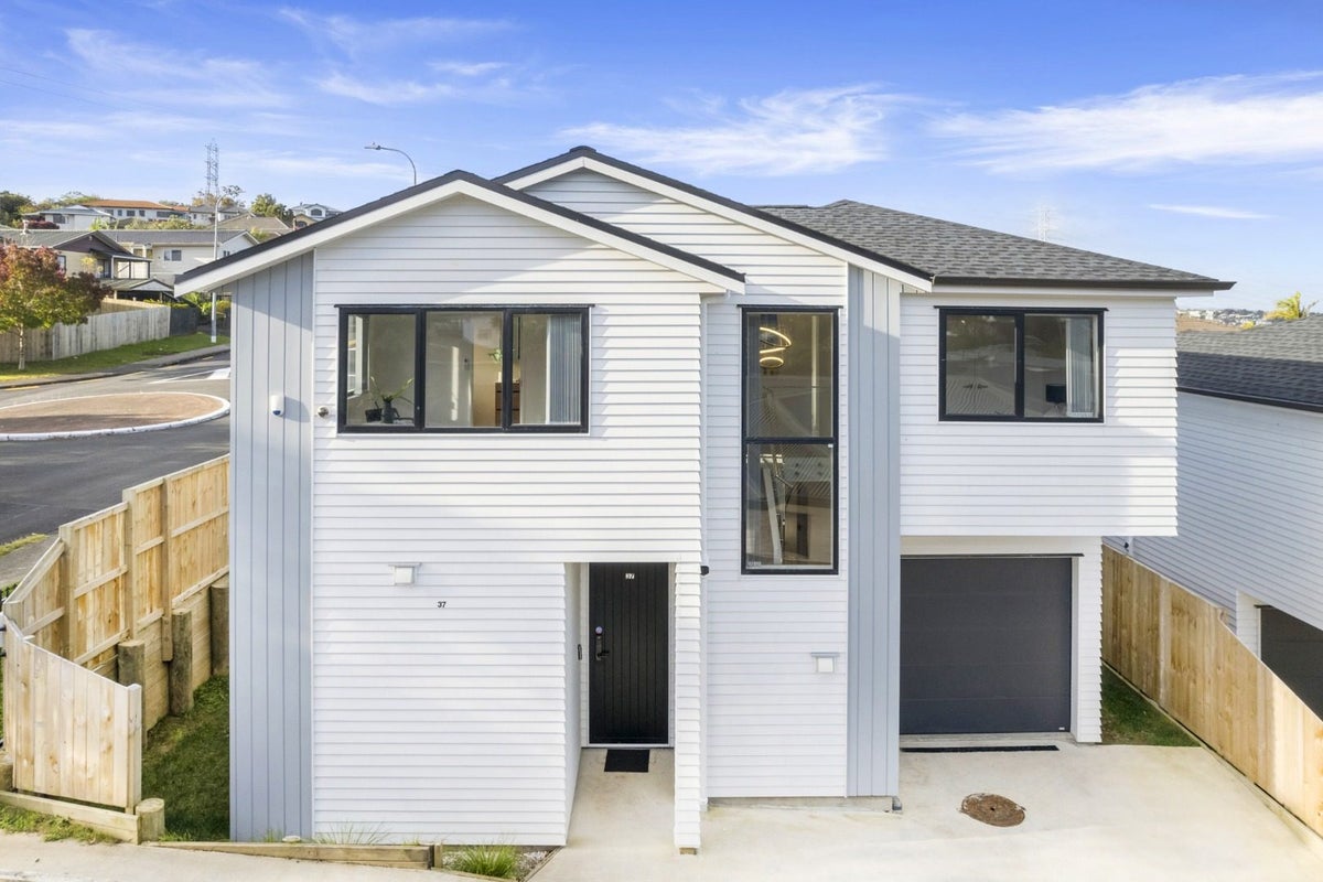 37 Garton Drive, Massey, Auckland - Carousel 1