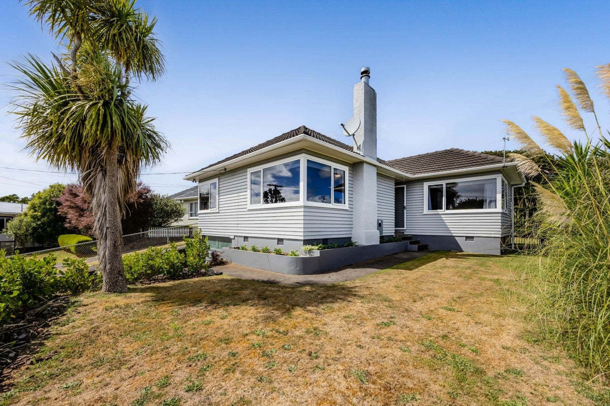 16 Clyde Street, Ferndale, New Plymouth - Carousel 1