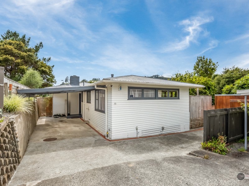 38 Holborn Drive, Stokes Valley, Lower Hutt - Carousel 1