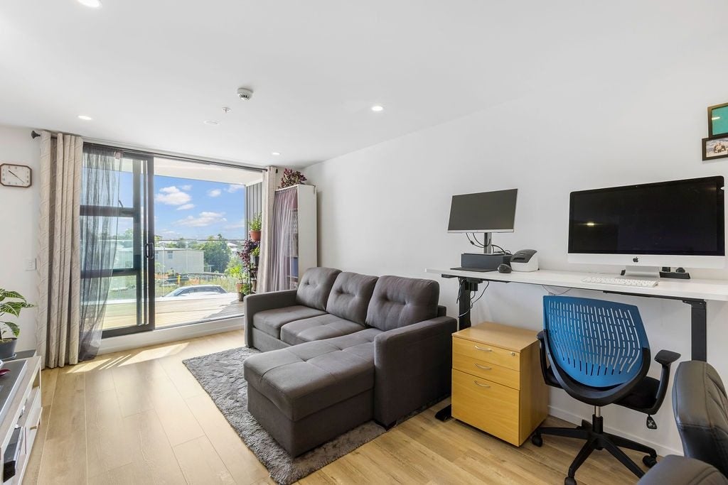 305/553C Glenfield Road, Glenfield, Auckland - Carousel 1