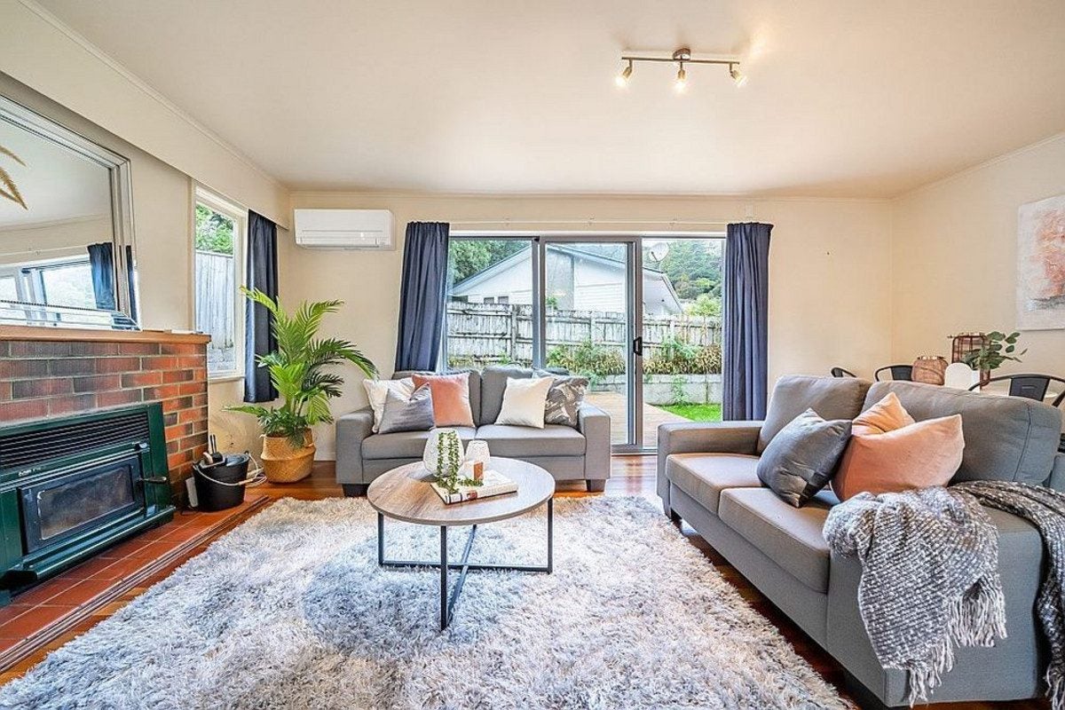 10 James Grove, Stokes Valley, Lower Hutt - Carousel 2