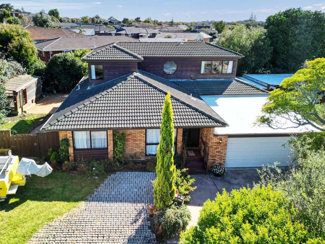 10 Padfield Place, Sunnyhills, Auckland - Carousel 1
