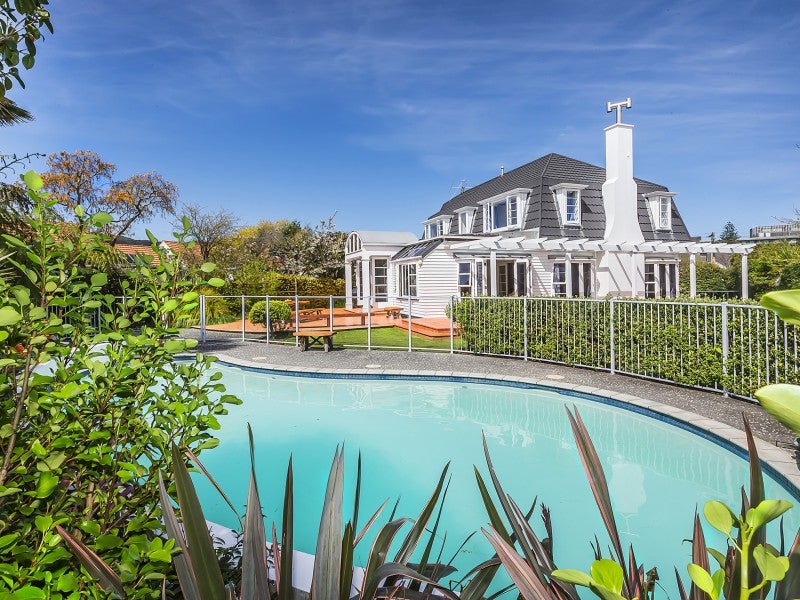 10 Troon Crescent, Boulcott, Lower Hutt - Carousel 1