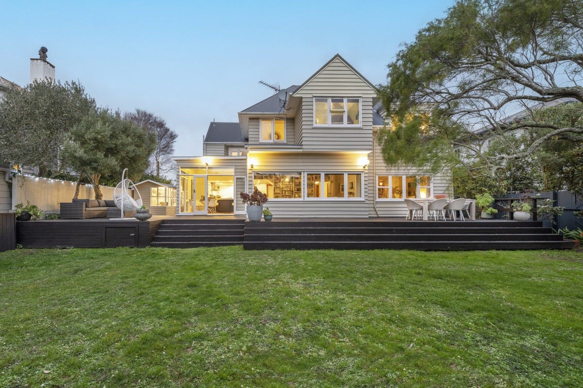 130 Karori Road, Karori, Wellington - Carousel 1