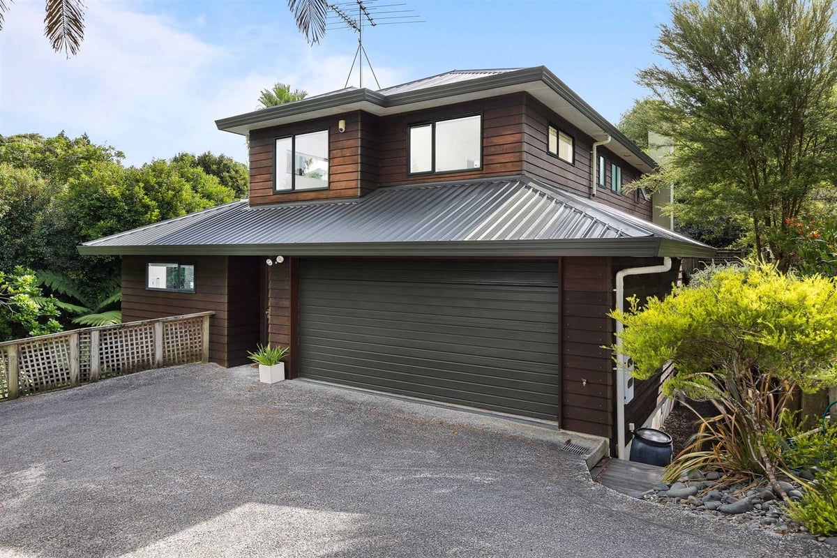 2/25 Howard Road, Northcote, Auckland - Carousel 1