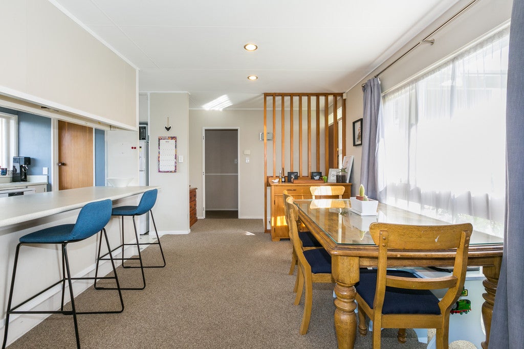 32 Oldham Avenue, Onekawa, Napier - Carousel 2