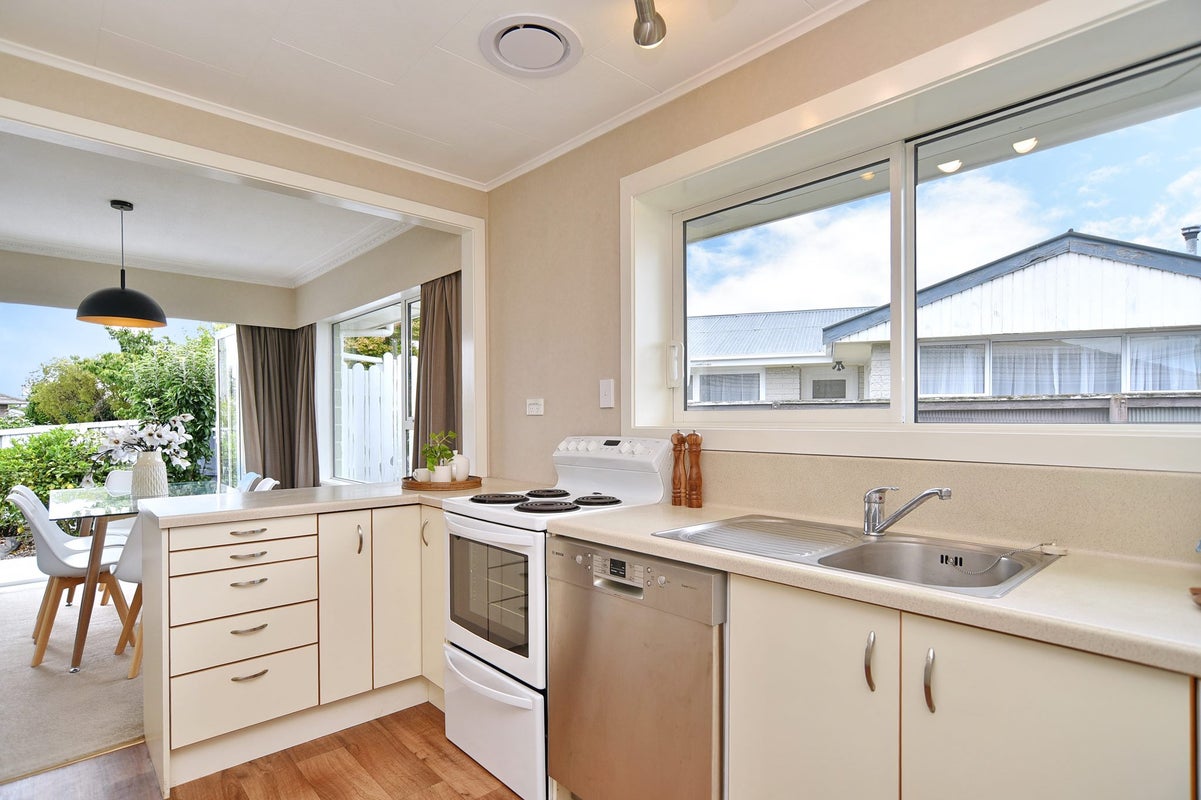 2 Dymock Place, Bishopdale, Christchurch - Carousel 2