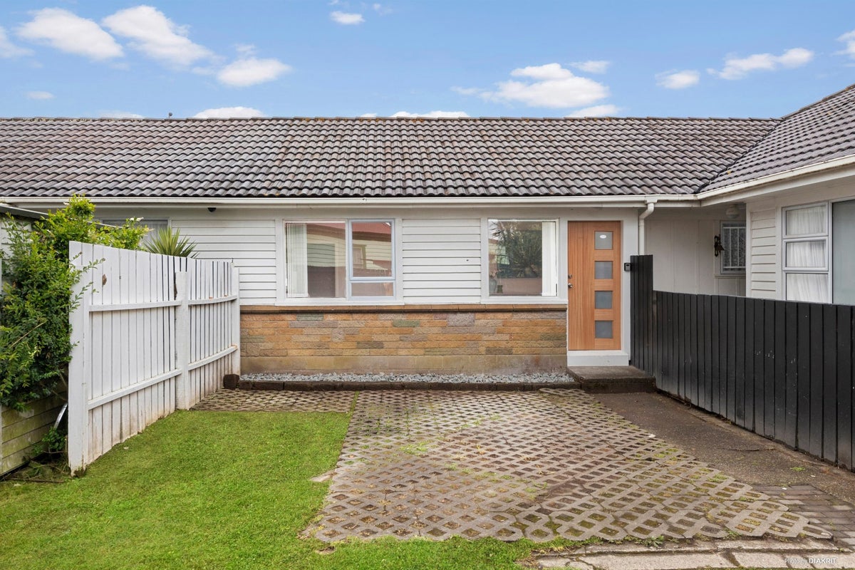 2/89 St Georges Road, Avondale, Auckland - Carousel 1