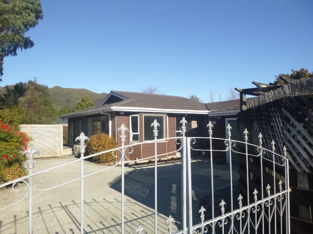 85A Cambridge TCE, WAIWHETU, LOWER HUTT - Carousel 1