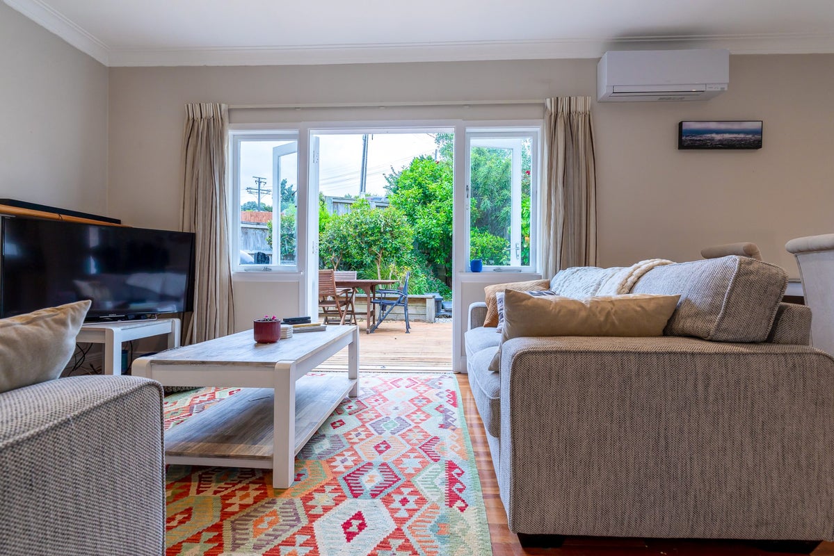 20 South Lynn Road, Titirangi, Auckland - Carousel 2
