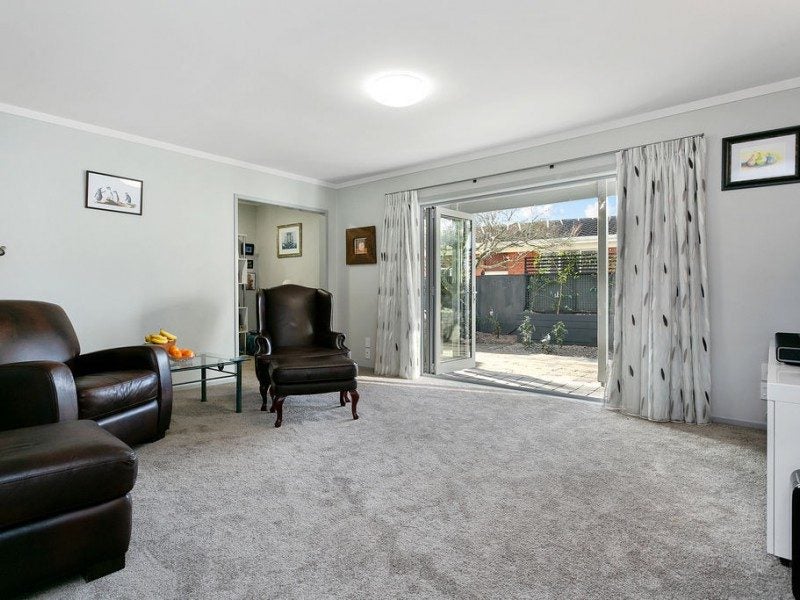 17 Sheridan Crescent, Leamington, Cambridge - Carousel 2