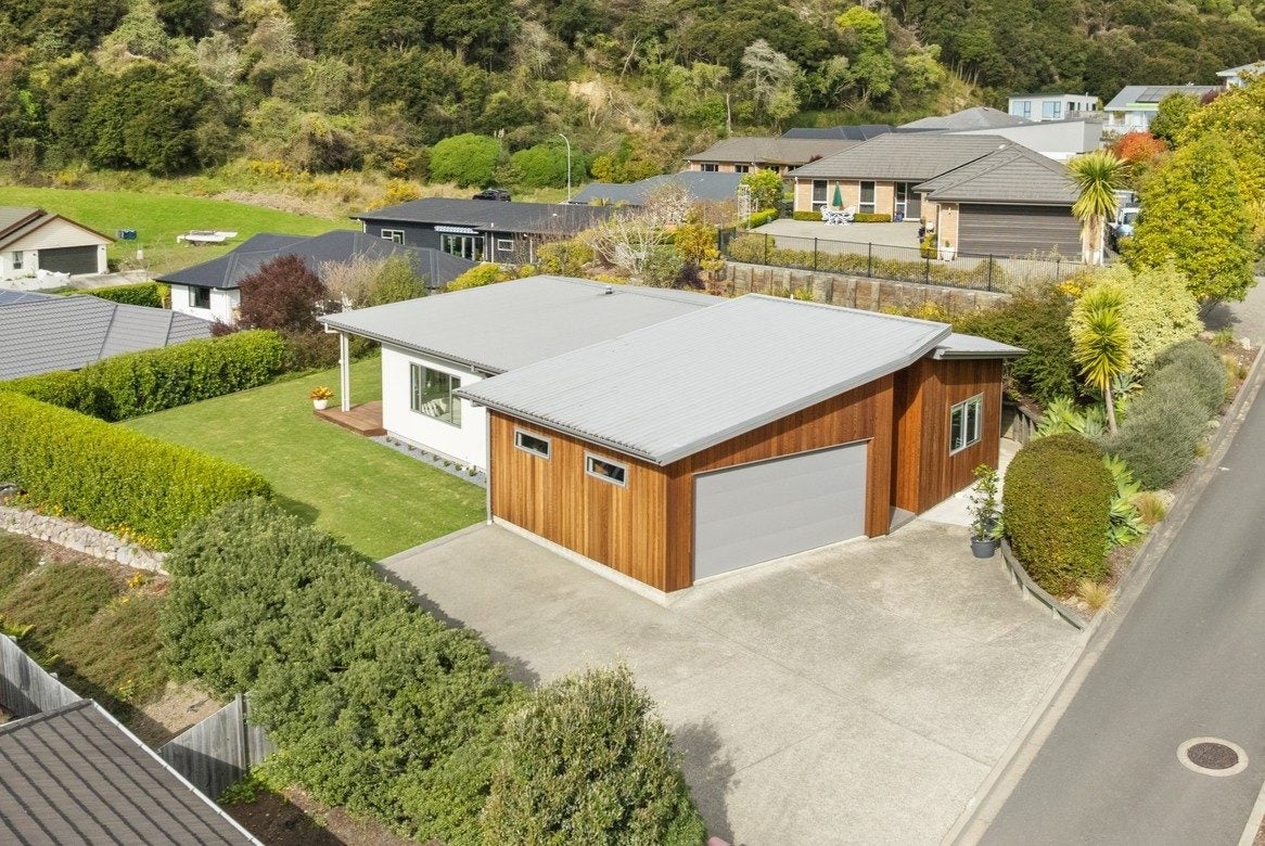 5 Bristol Lane, Atawhai, Nelson - Carousel 1