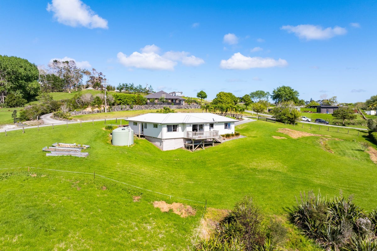 11 Lupis Way, Kaiwaka - Carousel 2