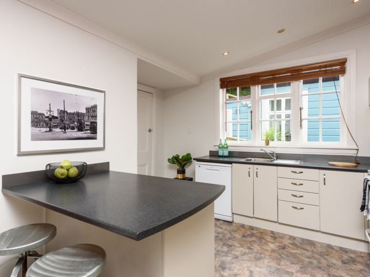 11 Devon Street, Aro Valley, Wellington - Carousel 2
