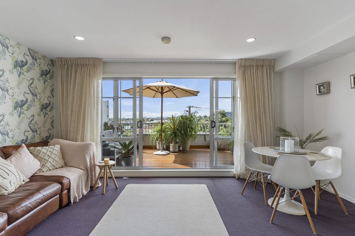 1D/3 Keystone Avenue, Three Kings, Auckland - Carousel 2
